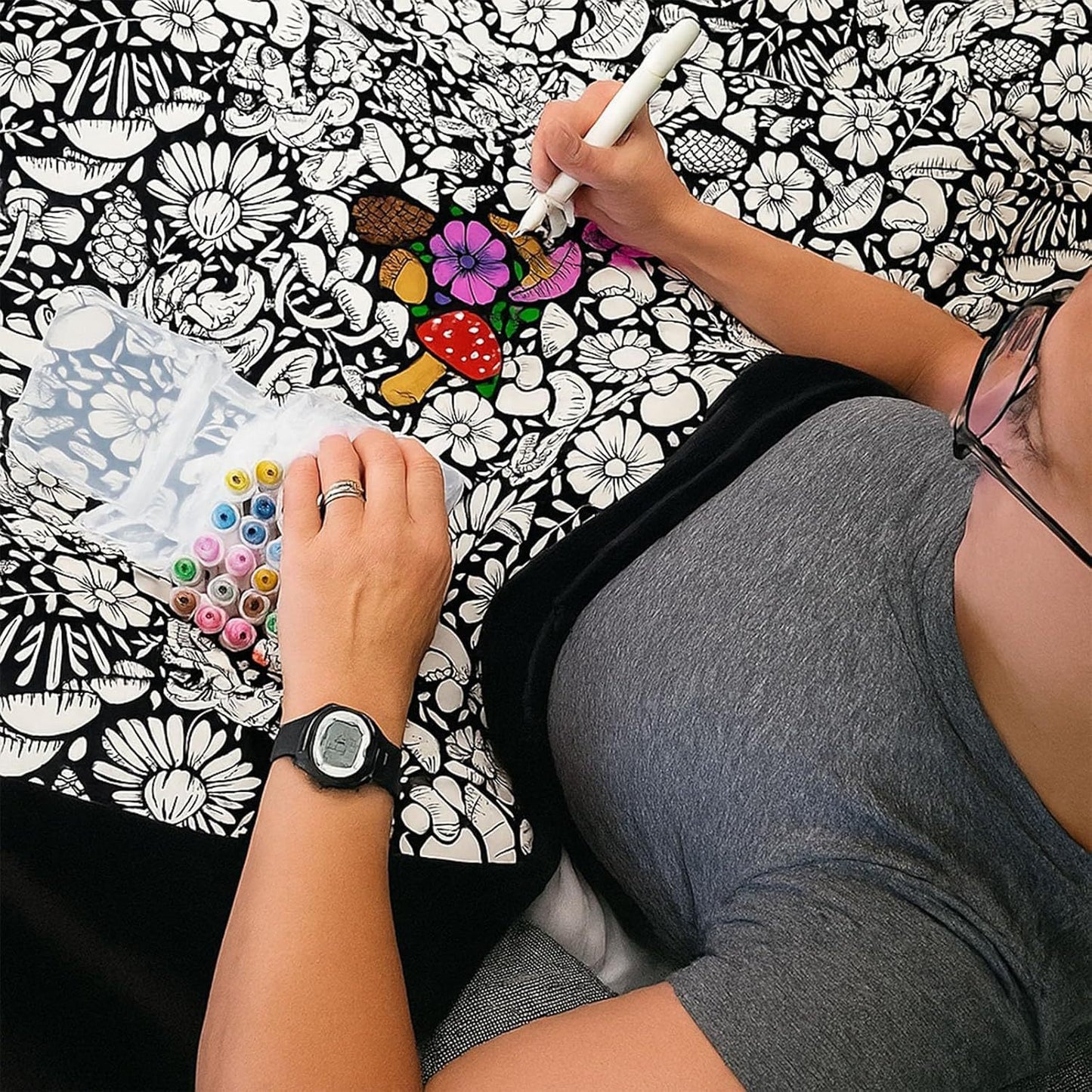 DIY Coloring Blanket With Markers DIY Coloring Blanket With Marking Pen